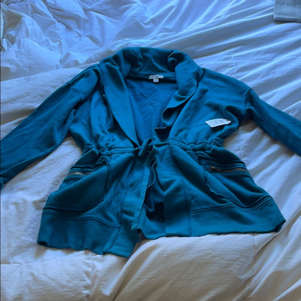 Blue tie throw on!